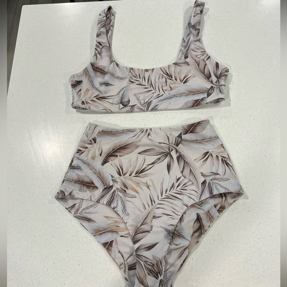 Mikoh Wailua Top in Tahitian Blossom - Picture 5 of 6